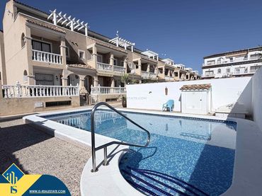 Casa con piscina en venta en Orihuela Costa
