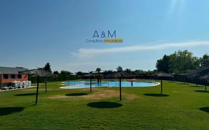 Piscina de Casa o xalet en venda en Laguna de Duero amb Aire condicionat, Calefacció i Piscina