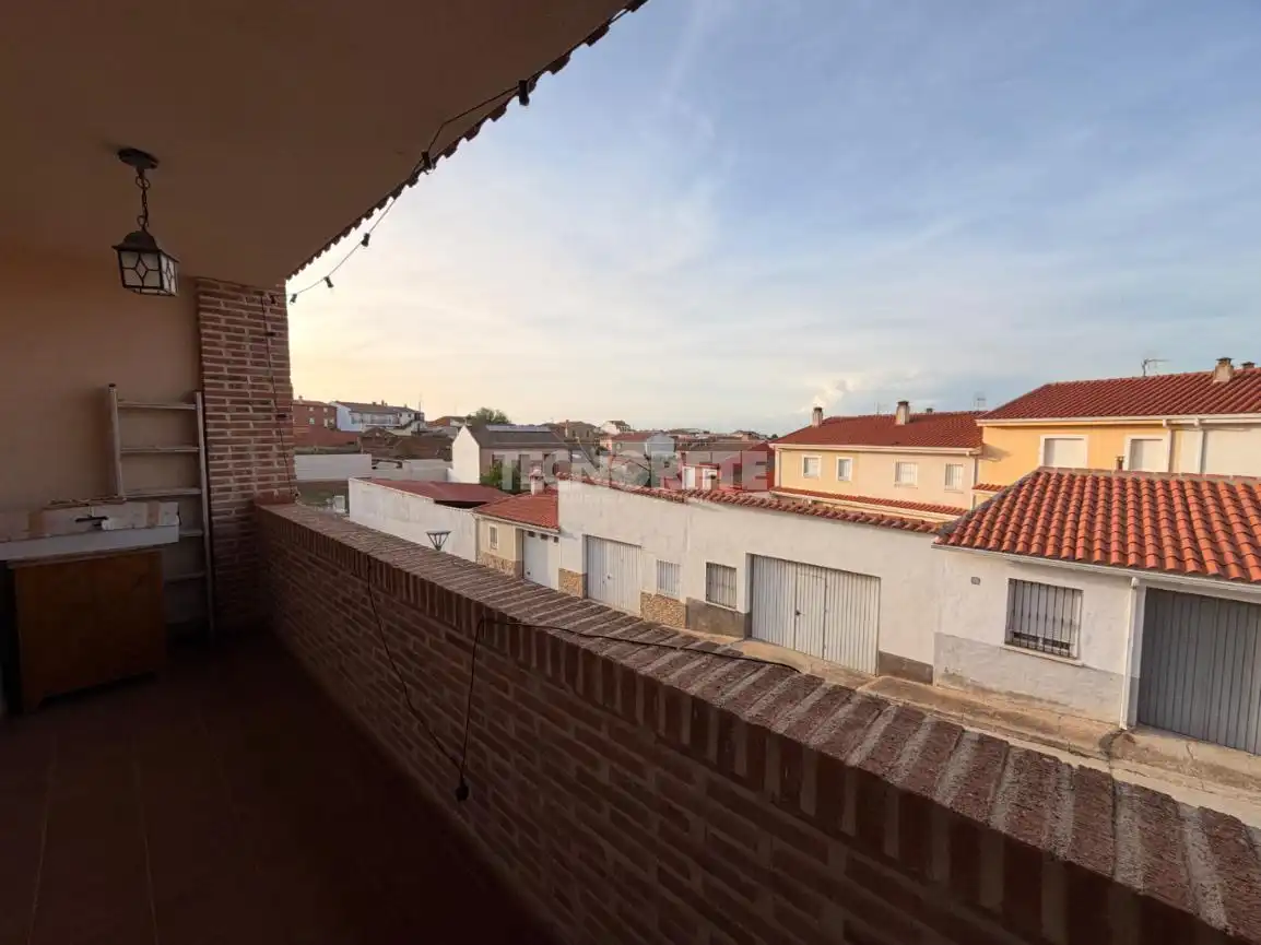 Vista exterior de Casa adosada en venta en Aldeanueva de Barbarroya con Aire acondicionado, Terraza y Amueblado