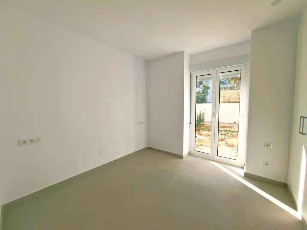 Habitación de Planta baja en venta en Dénia con Aire acondicionado, Calefacción y Jardín privado