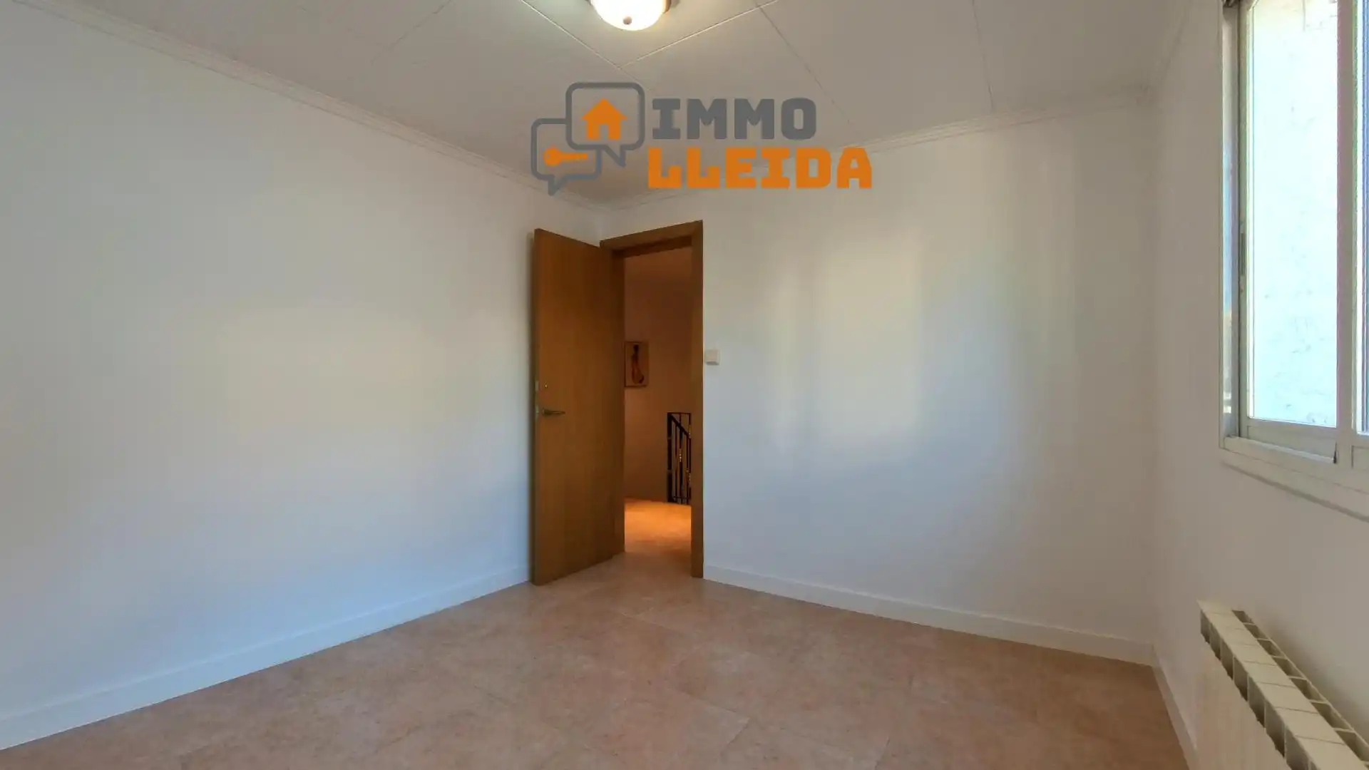 Casa adosada en venta en Balaguer con Calefacción y Terraza