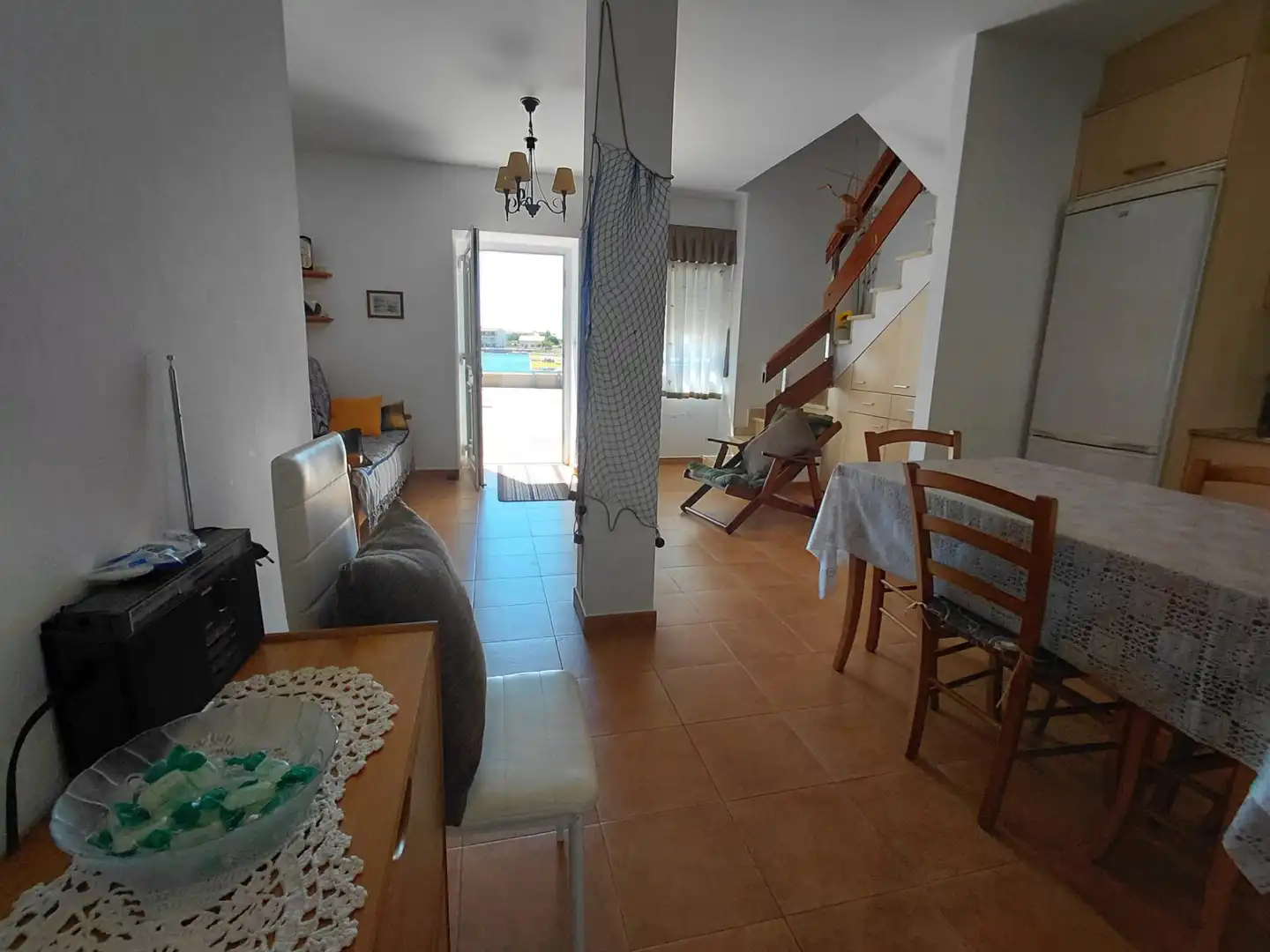 Sala d'estar de Finca rústica en venda en O Grove   amb Parquet, Traster i Moblat