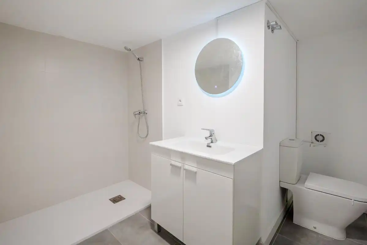 Badezimmer von Erdgeschoss zum Verkauf in Pozuelo de Alarcón mit Klimaanlage und Heizung