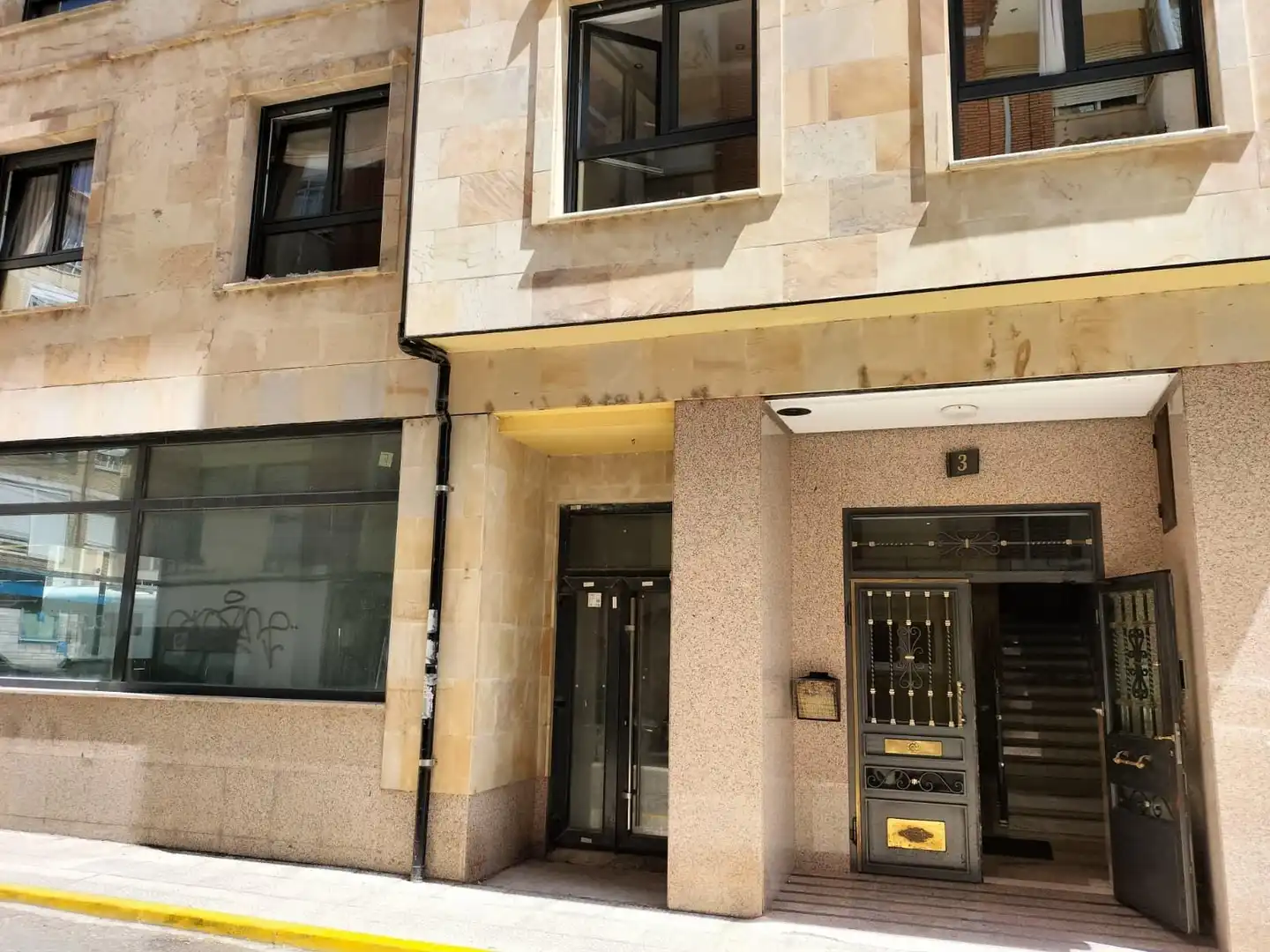 Vista exterior de Piso en venta en Guardo con Calefacción, Parquet y Trastero
