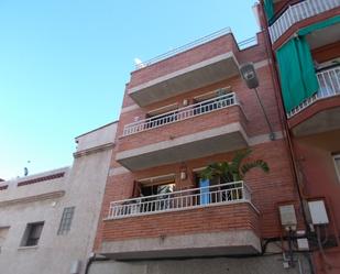 Exterior view of Single-family semi-detached for sale in Badalona  with Air Conditioner, Terrace and Balcony