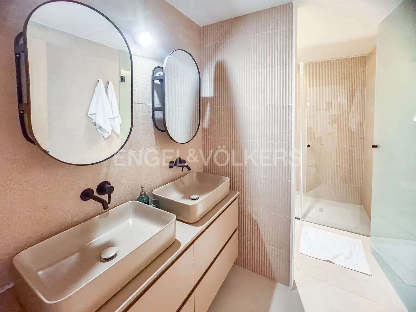 Bathroom of Flat for rent in Barcelona  with Air Conditioner, Heating and Parquet flooring