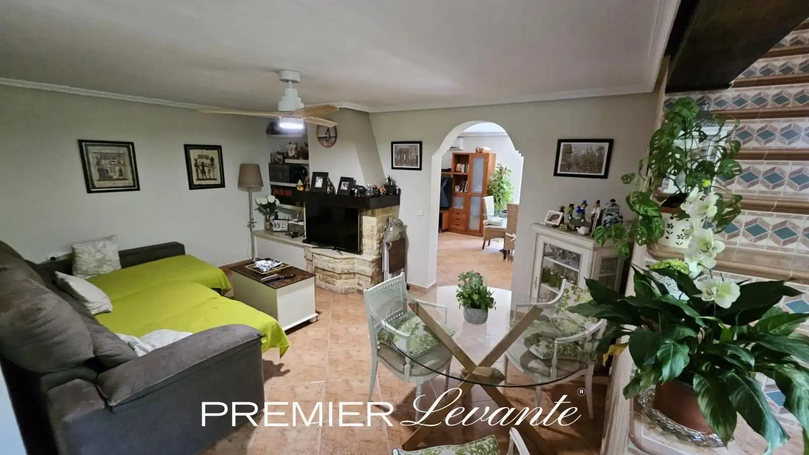 Sala d'estar de Casa o xalet en venda en La Nucia amb Aire condicionat, Calefacció i Jardí privat