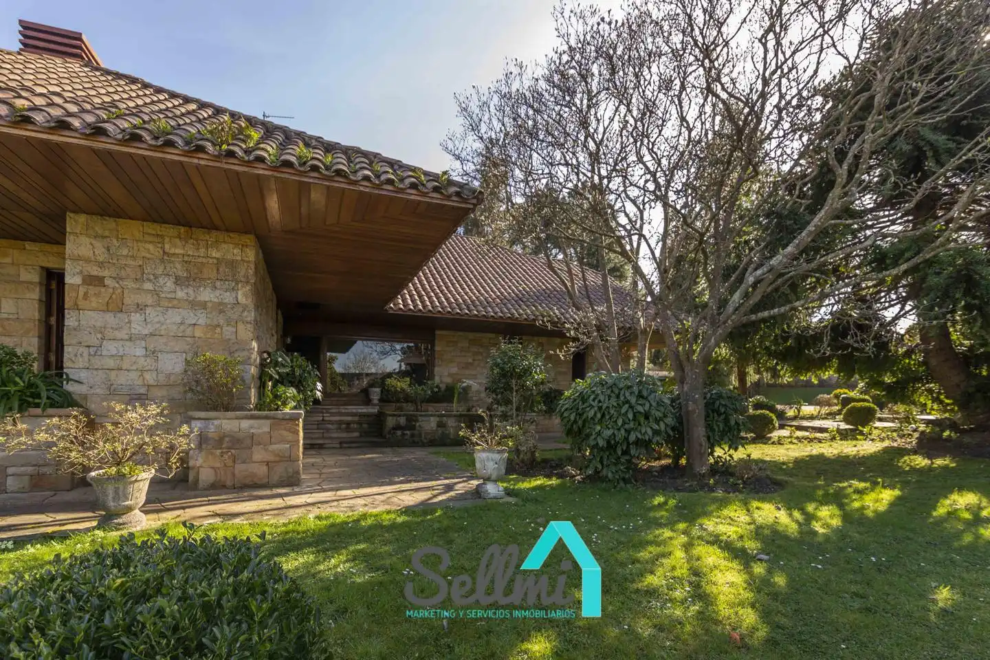 Jardí de Casa o xalet en venda en Gijón  amb Aire condicionat, Jardí privat i Parquet