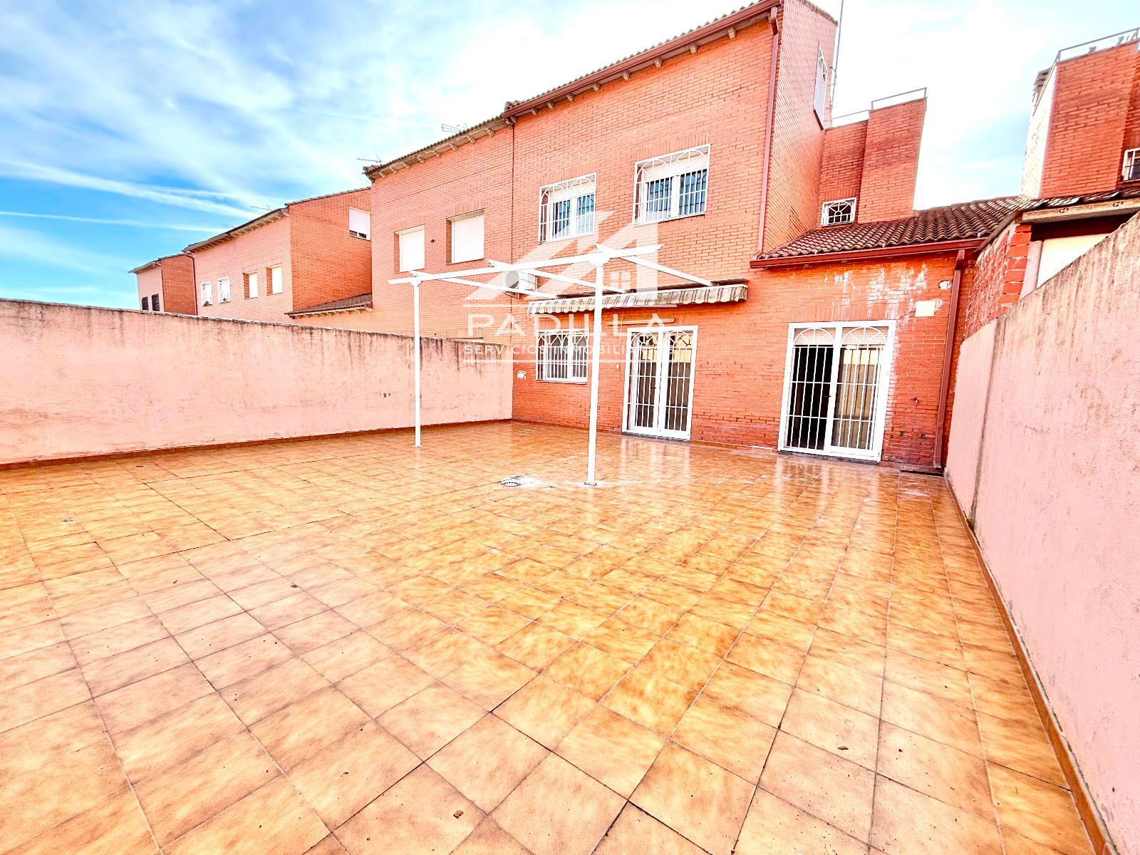 Terraza de Casa adosada en venta en Chozas de Canales con Terraza y Alarma