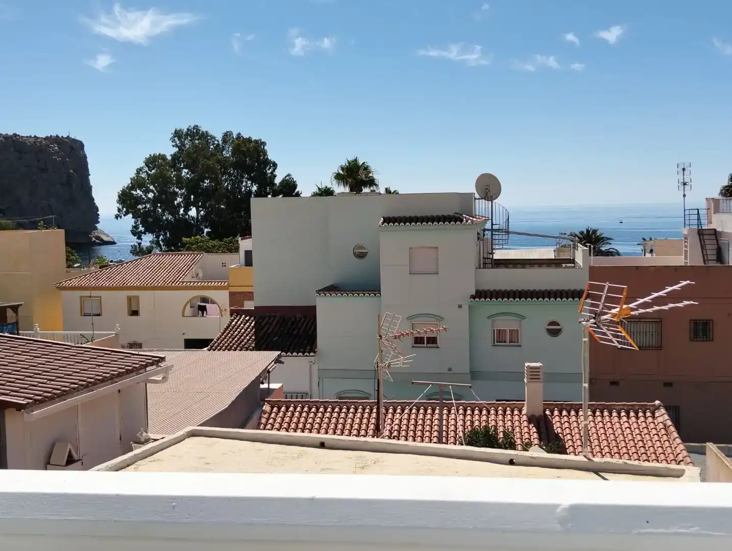 Außenansicht von Wohnung zur Miete in Motril mit Klimaanlage, Privatgarten und Möbliert