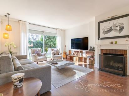 Living room of Single-family semi-detached for sale in Sant Cugat del Vallès  with Air Conditioner, Private garden and Terrace