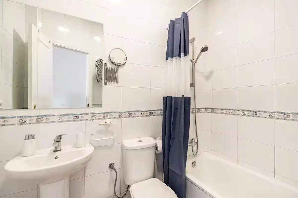 Baño de Apartamento en venta en Espartinas con Aire acondicionado