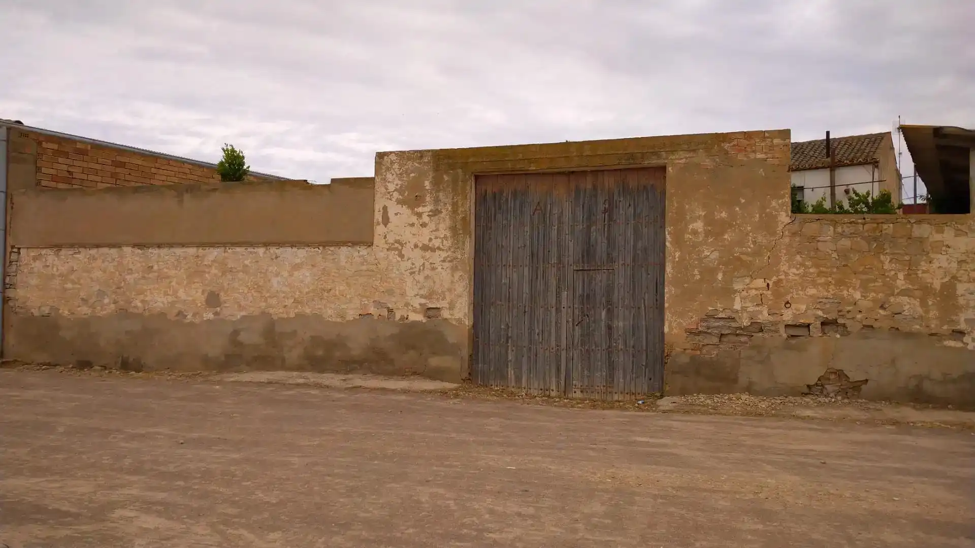 Vista exterior de Casa adosada en venda en Cabanillas amb Balcó