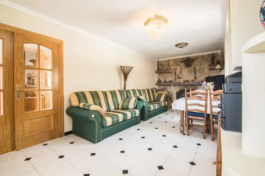 Sala d'estar de Casa o xalet en venda en Tibi amb Aire condicionat, Piscina i Moblat