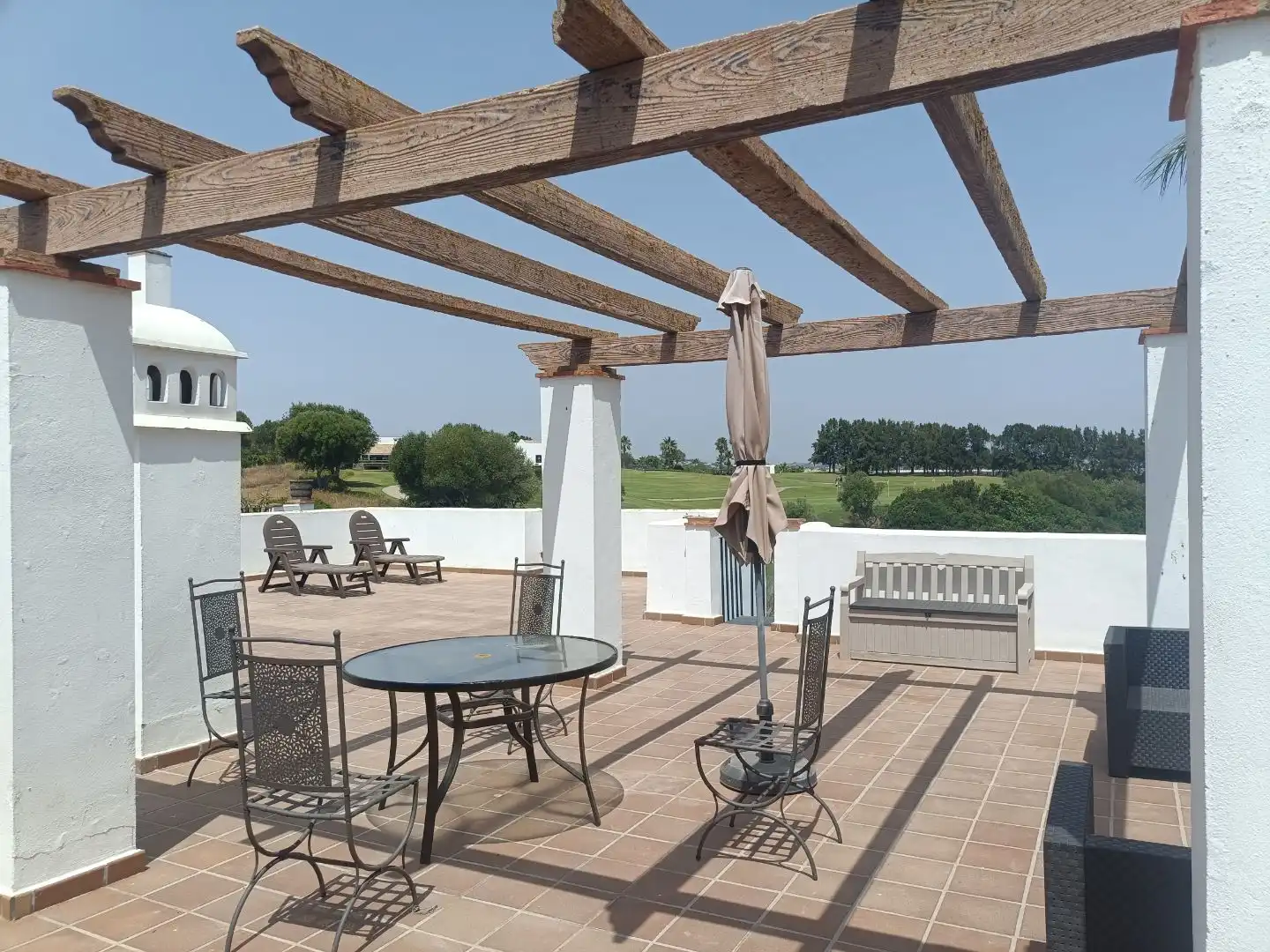 Terrasse von Dachboden zum Verkauf in La Alcaidesa mit Klimaanlage, Terrasse und Schwimmbad