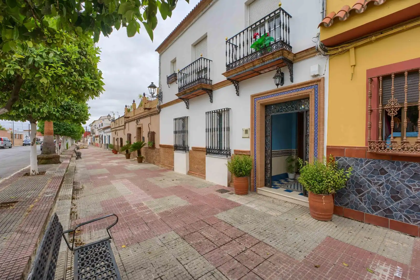 Vista exterior de Casa adosada en venta en Benacazón