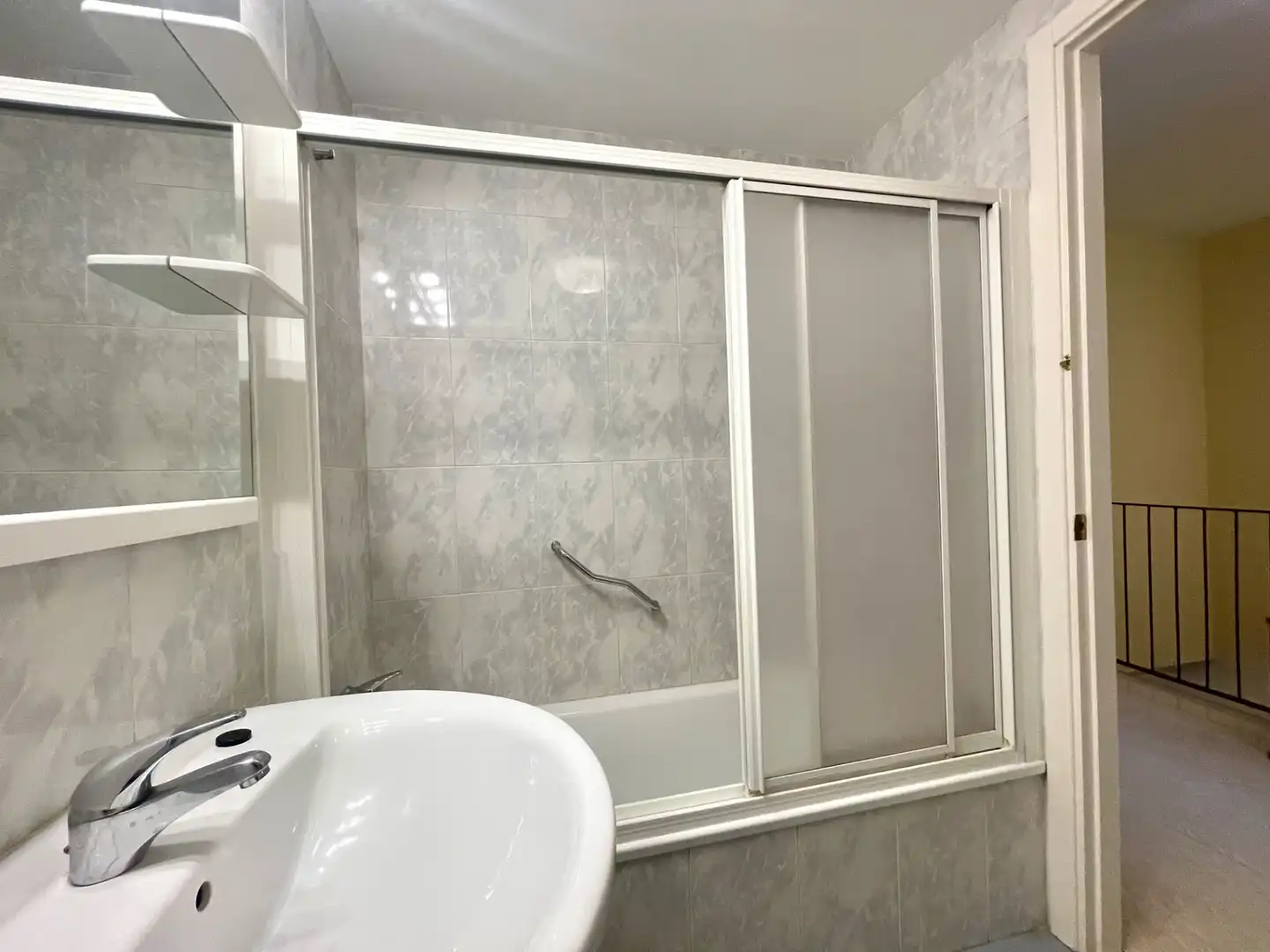 Baño de Casa adosada en venta en Sant Joan de les Abadesses con Calefacción, Jardín privado y Trastero