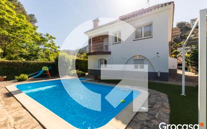 Vista exterior de Casa o xalet en venda en Vallirana amb Calefacció, Jardí privat i Terrassa