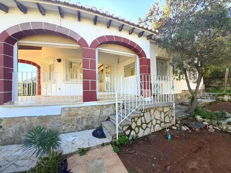 Außenansicht von Haus oder Chalet zum Verkauf in Dénia mit Klimaanlage, Privatgarten und Terrasse