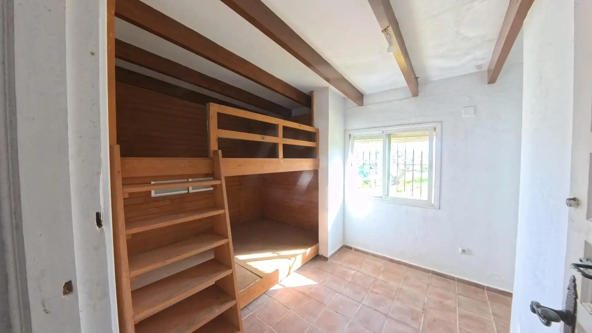 Dormitori de Casa o xalet en venda en Chiclana de la Frontera amb Jardí privat
