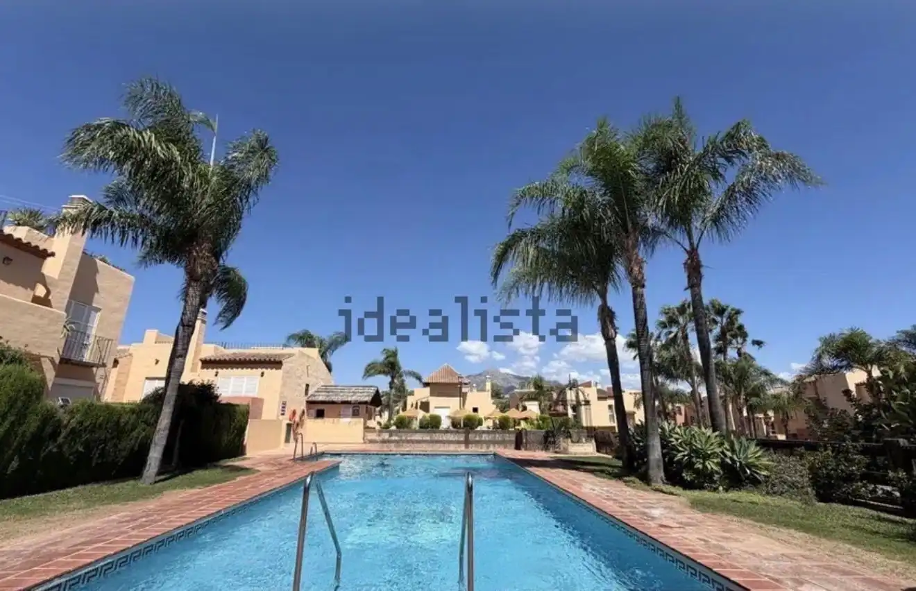 Vista exterior de Casa adosada de lloguer en Marbella amb Aire condicionat, Calefacció i Terrassa