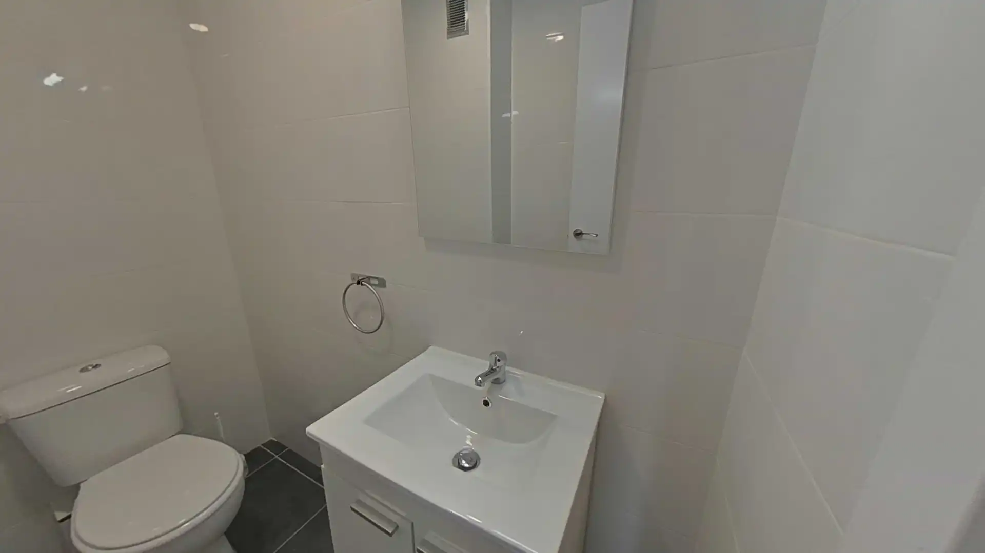 Bathroom of Flat for sale in Madrid