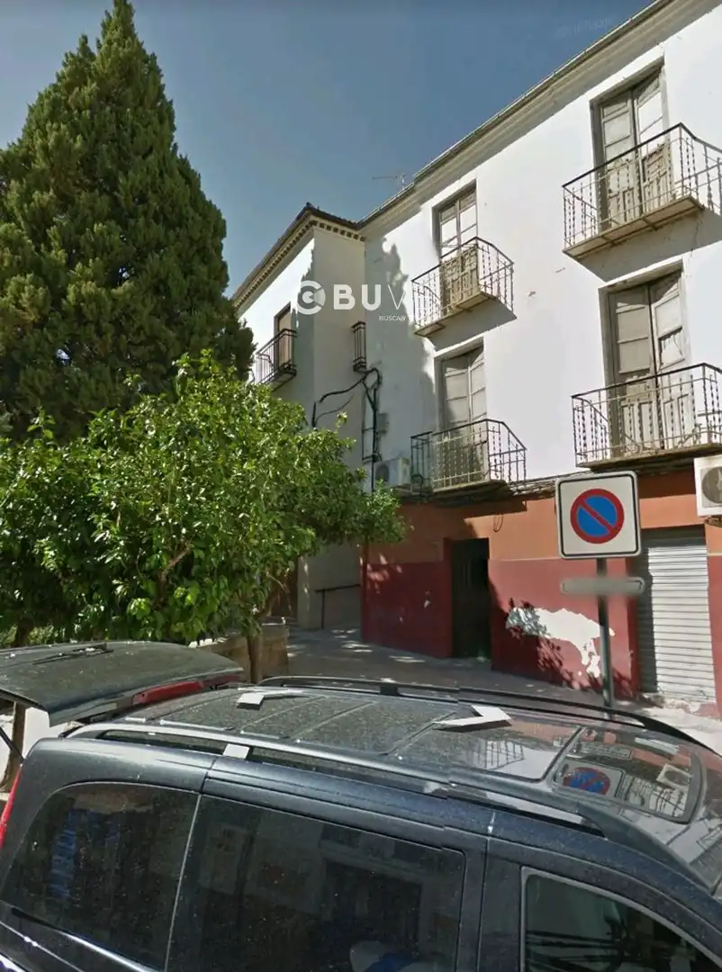 Vista exterior de Edifici en venda en Jaén