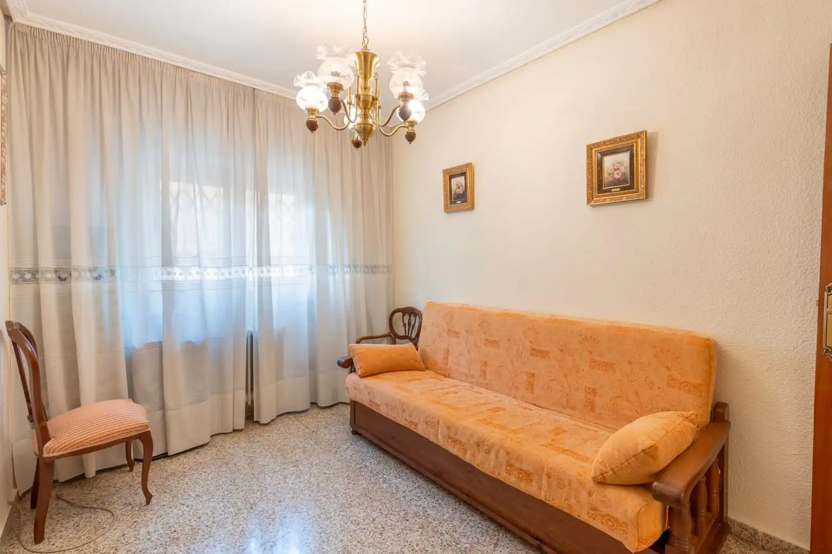 Living room of Flat for sale in Granada  with Air Conditioner, Heating and TV