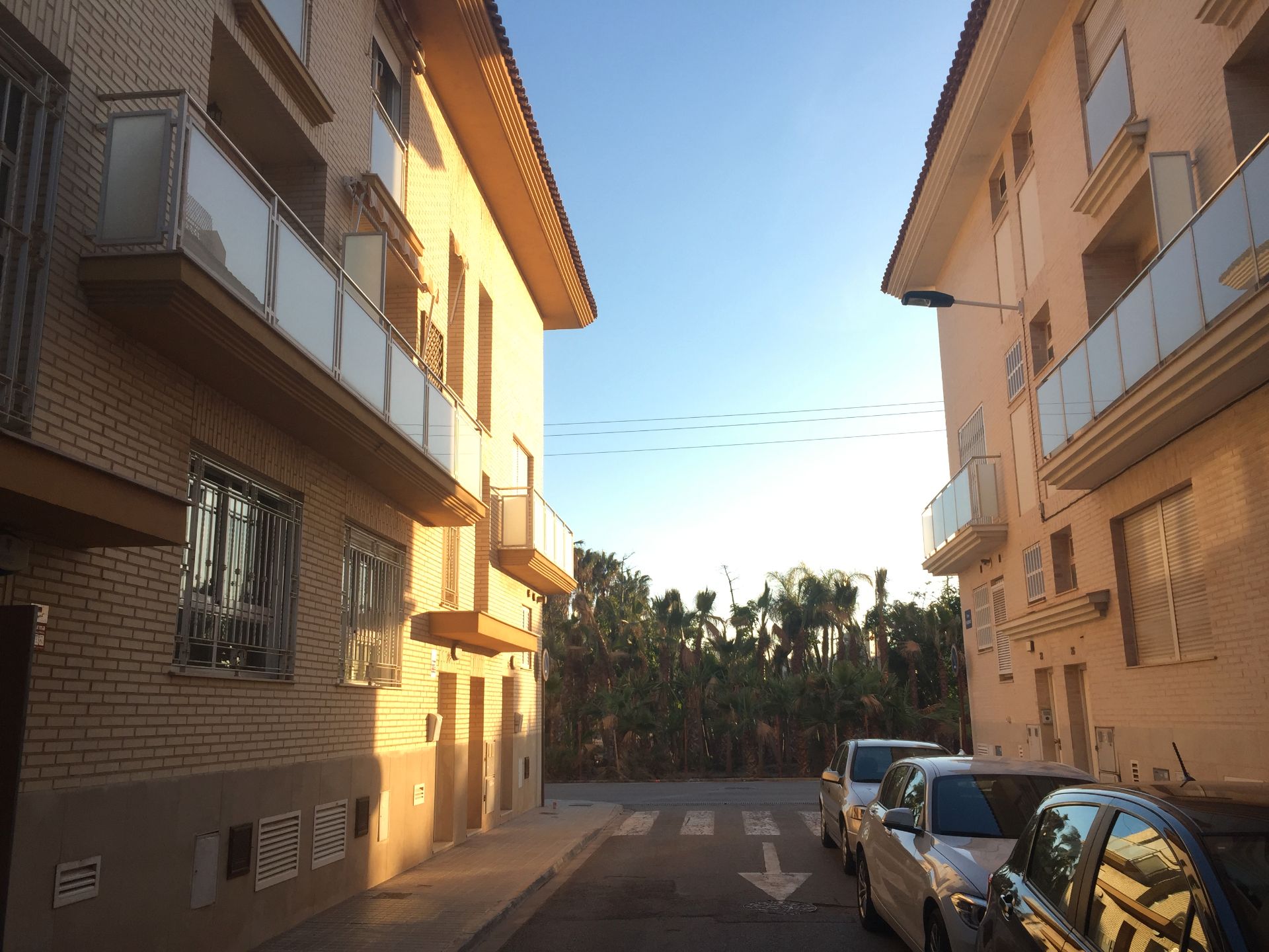 Vista exterior de Casa adosada en venda en Alboraya amb Aire condicionat, Terrassa i Balcó