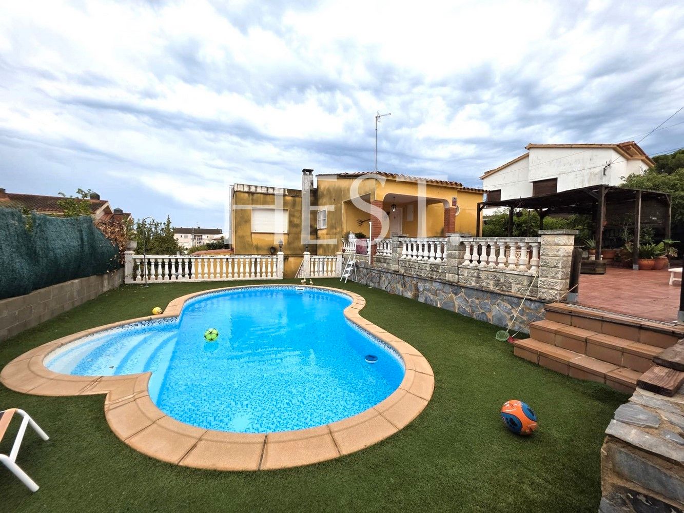 Piscina de Casa o xalet en venda en Cunit amb Calefacció, Jardí privat i Traster