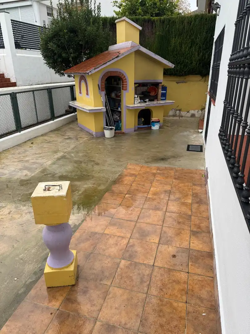 Casa adosada en venda en Morón de la Frontera amb Aire condicionat, Jardí privat i Moblat