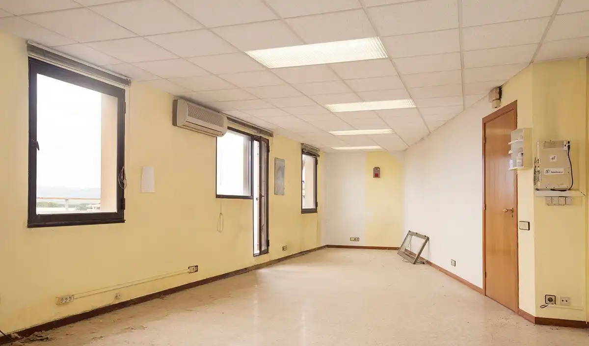 Oficina de alquiler en Figueres con Terraza
