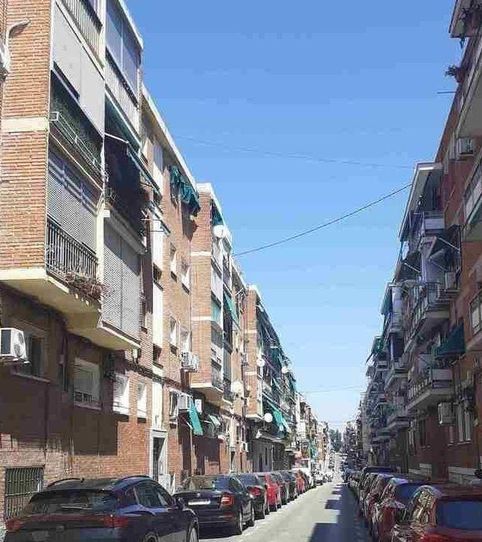 Foto 2 de Piso en venta en Almendrales, Madrid Capital