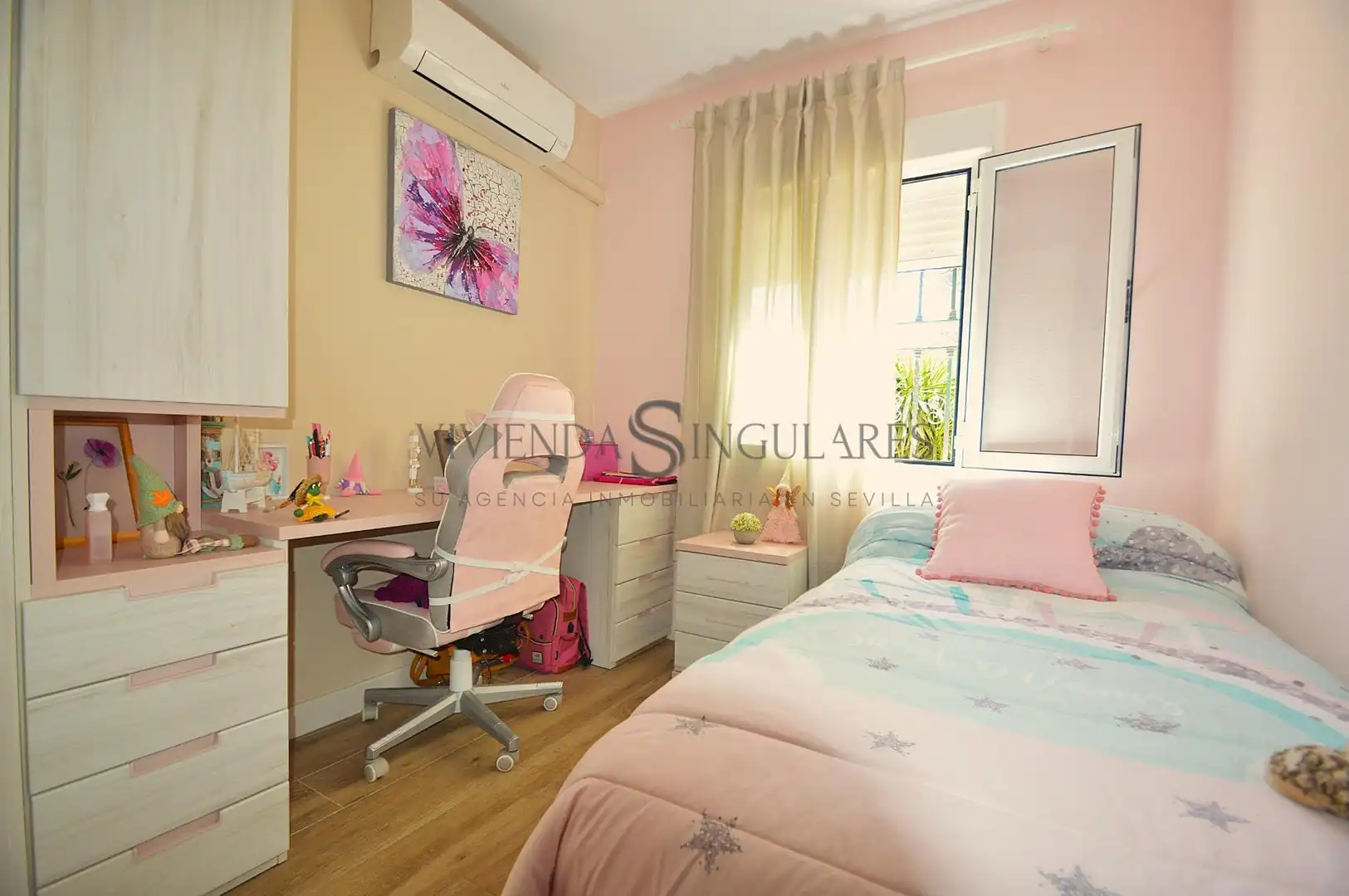 Bedroom of Flat for sale in Sevilla  with Air Conditioner, Heating and Private garden