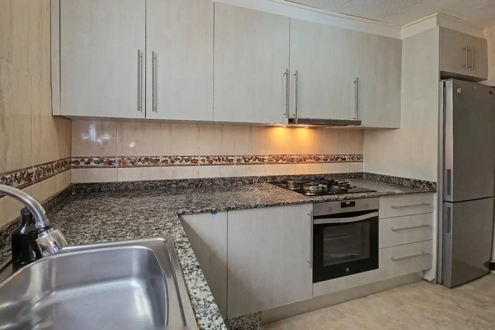 Cuina de Casa o xalet en venda en Llagostera amb Jardí privat i Piscina