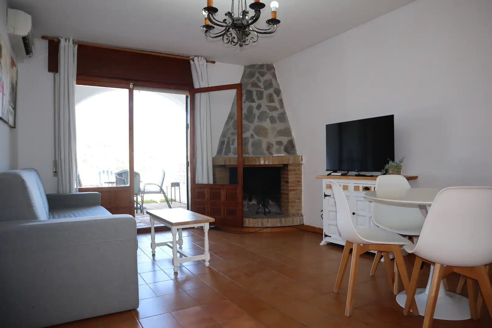 Terraced house with pool to rent in Calle Lambda, imagen 8