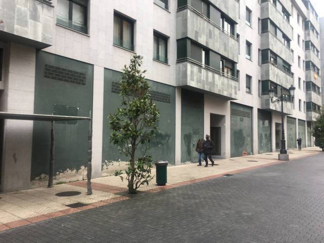 Local comercial en Alquiler en alfonso III el magno en Salesas - Foncalada - Campoamor