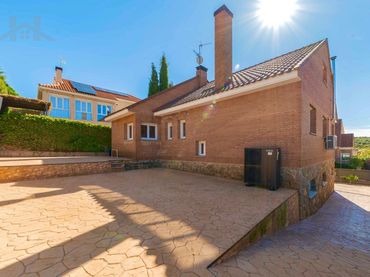 Villa con giardino in vendita a Avenida del Aguila