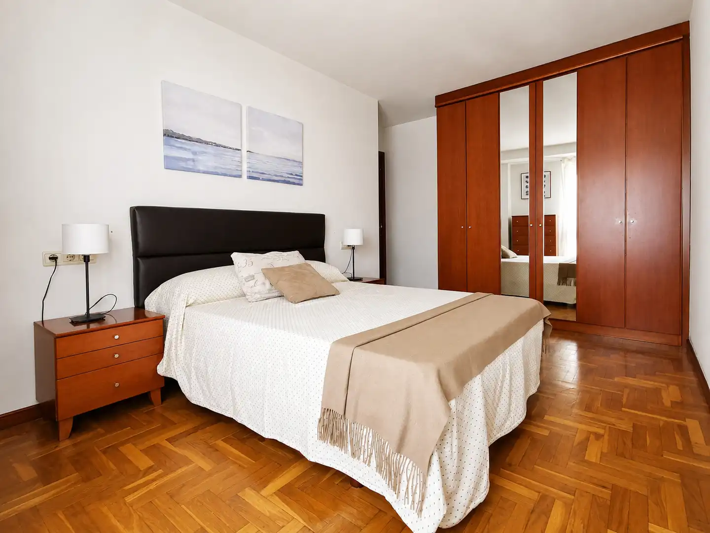 Bedroom of Flat for rent in Gijón   with Heating, Parquet flooring and Furnished