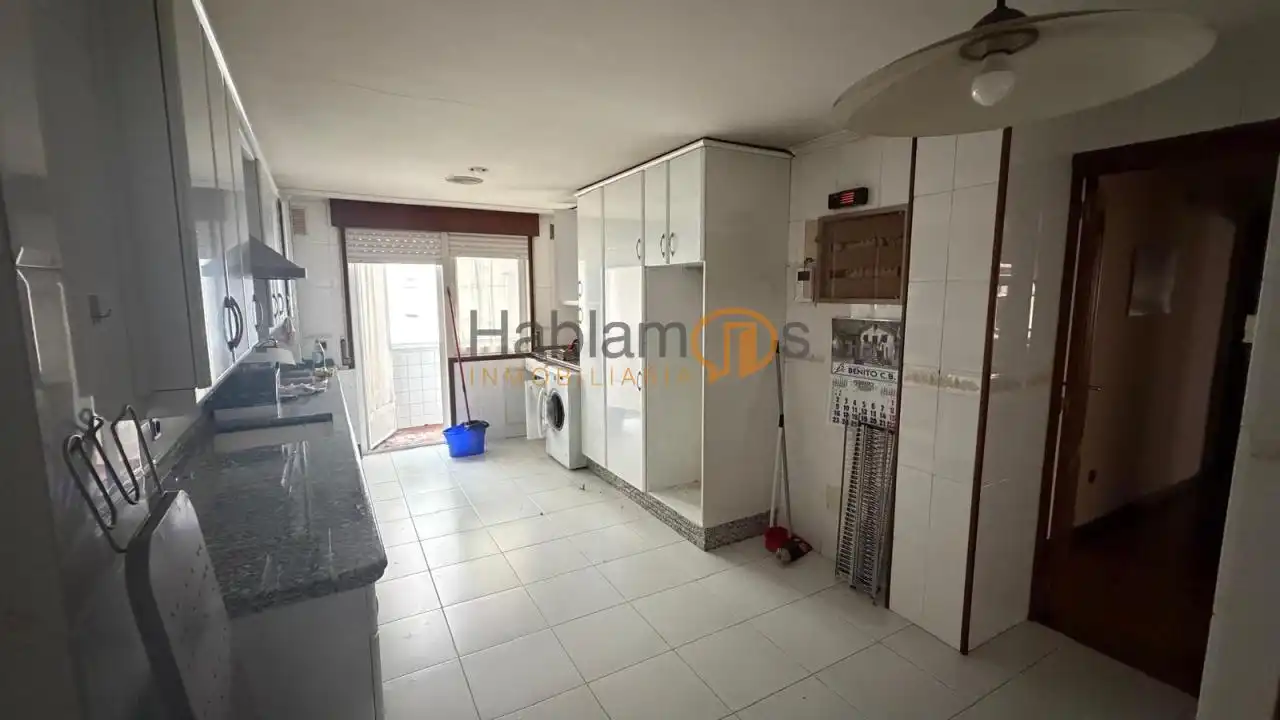 Cocina de Piso en venta en Pontevedra Capital  con Calefacción, Parquet y Trastero