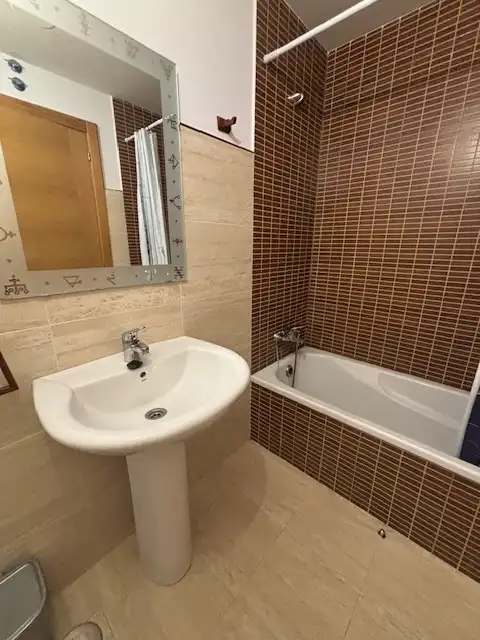Baño de Apartamento de alquiler en Narón con Calefacción, Parquet y Trastero