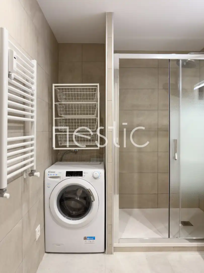 Badezimmer von Wohnungen zur Miete in Madrid mit Klimaanlage, Heizung und Möbliert