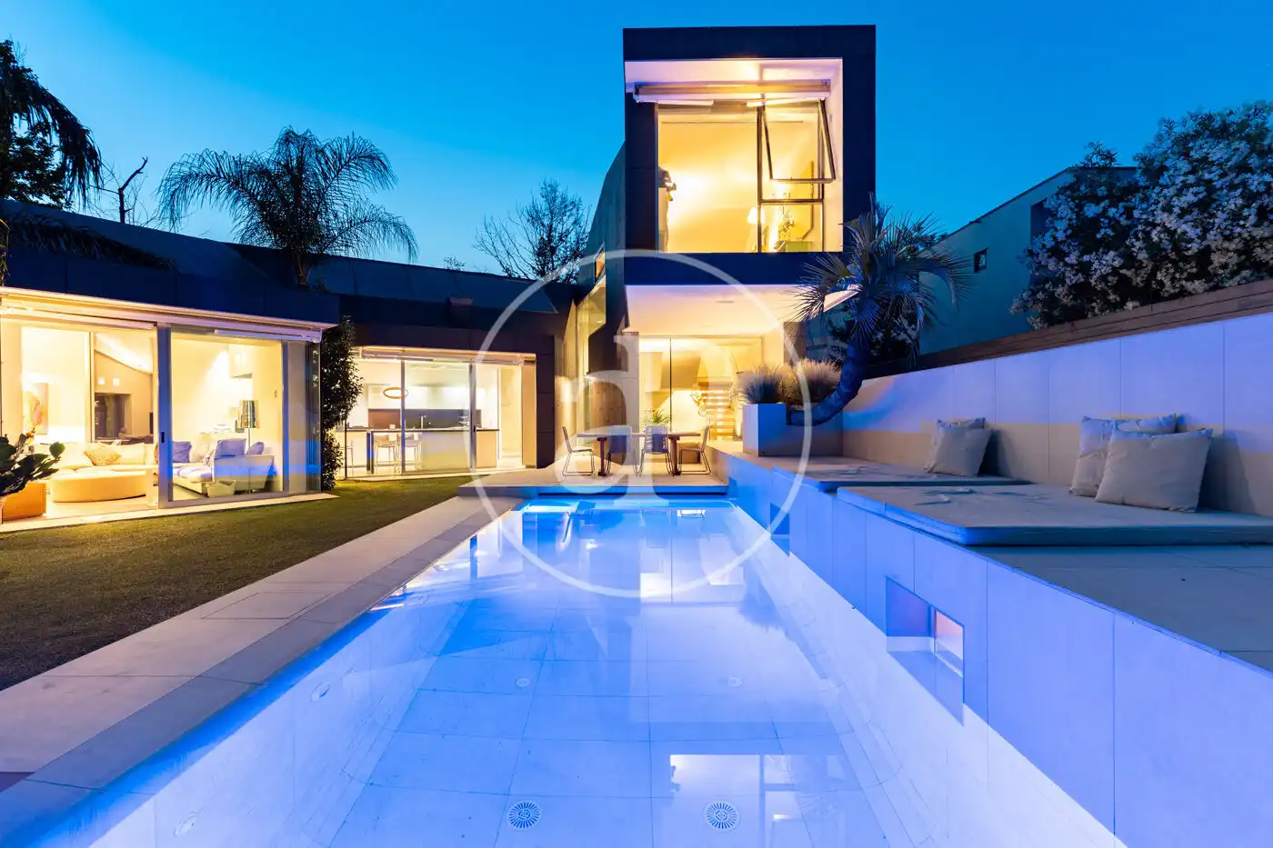 Piscina de Casa o xalet en venda en Sant Cugat del Vallès amb Aire condicionat, Calefacció i Jardí privat