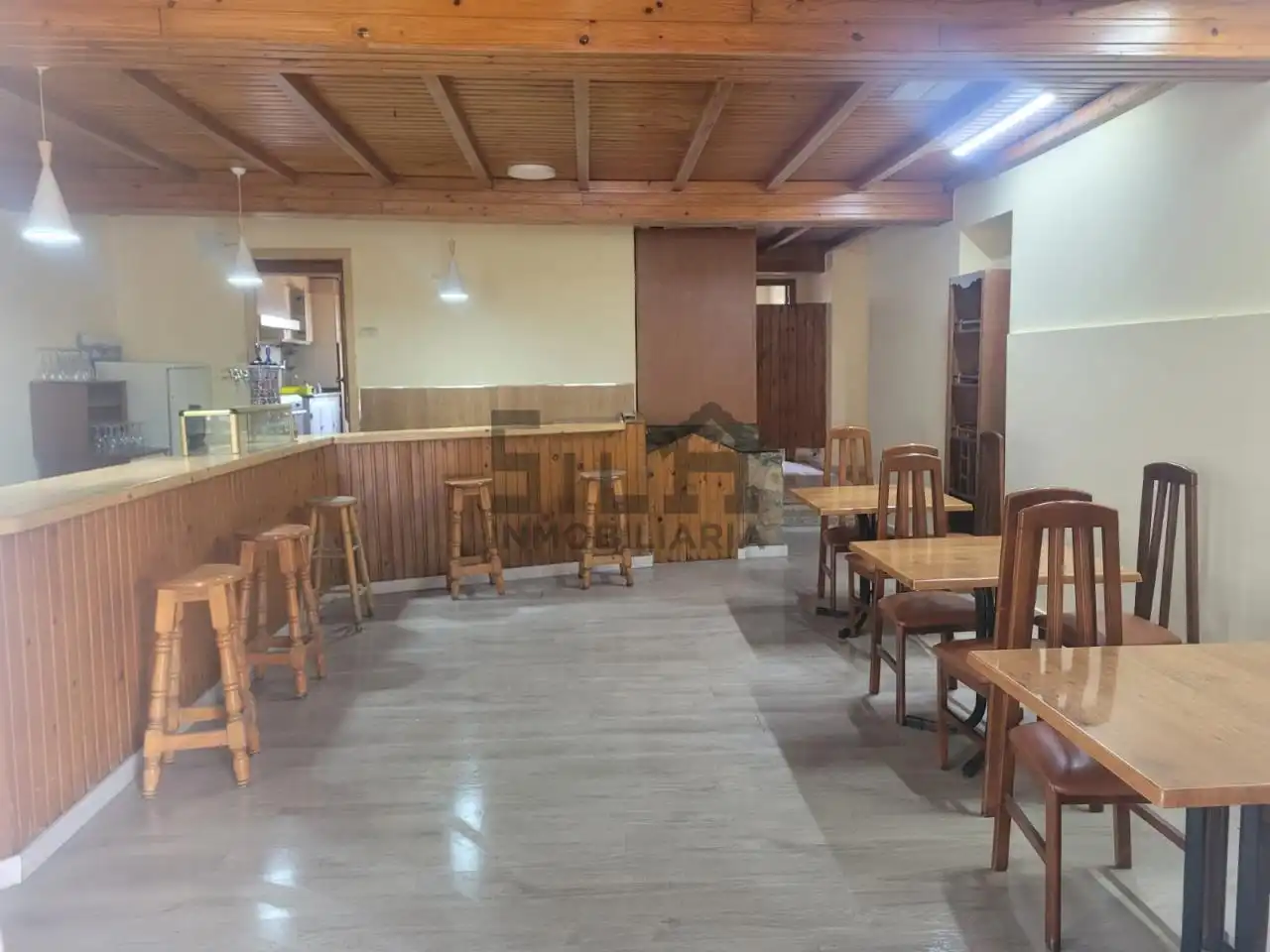 Local de alquiler en Coles con Aire acondicionado, Terraza y Amueblado