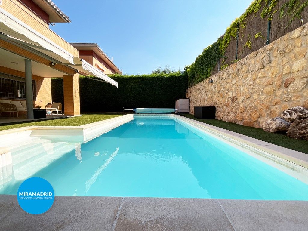 Piscina de Casa o xalet en venda en Paracuellos de Jarama amb Aire condicionat i Piscina