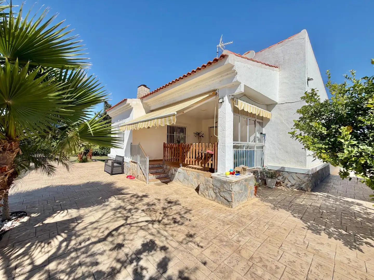 Vista exterior de Casa o chalet en venta en Elche / Elx con Aire acondicionado, Jardín privado y Terraza
