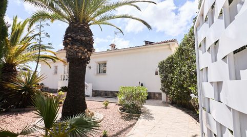Se presenta esta exclusiva villa de estilo mediterráneo ubicada en una amplia parcela de 1.040 m, con una vivienda de 340 m constr, imatge 5