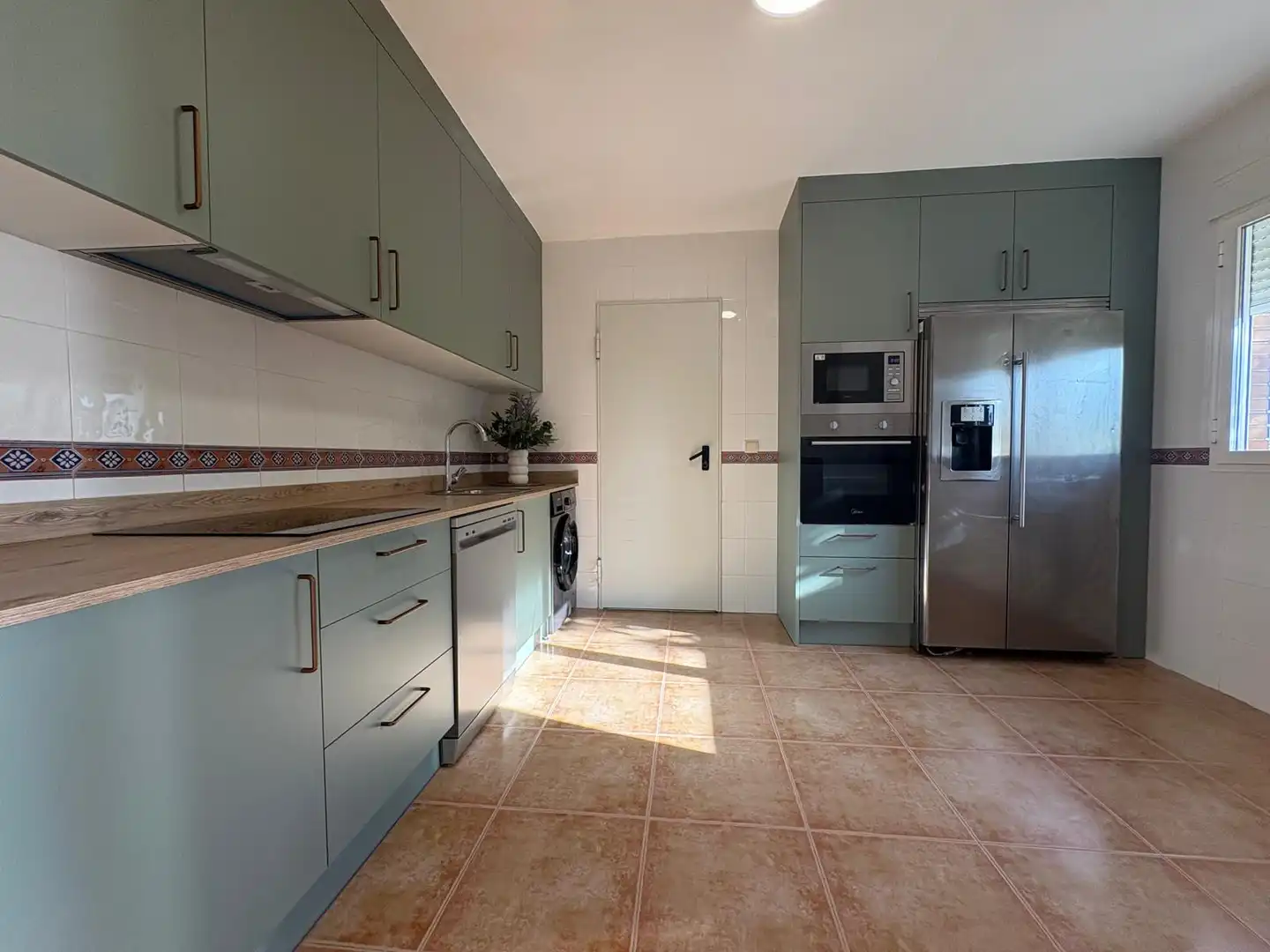 Cuina de Casa o xalet en venda en Torres de la Alameda amb Aire condicionat, Calefacció i Jardí privat