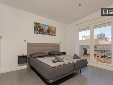 Appartamento con balcone in affitto a Benicalap