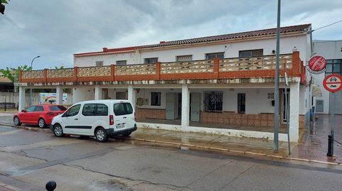 Bar restaurante y piso en venta en la población de Domeño